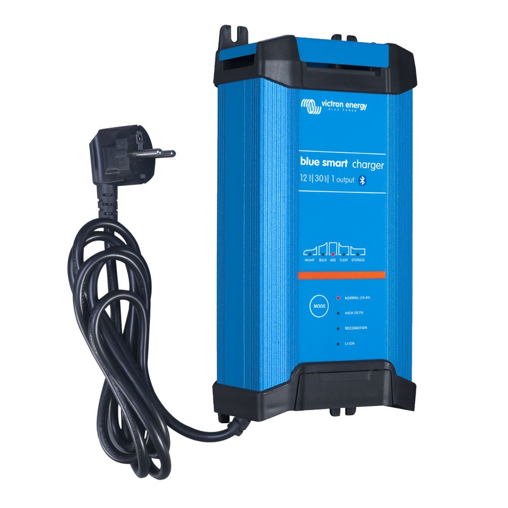 Blue Smart IP22 Charger 12/30(3) 230V CEE 7/7